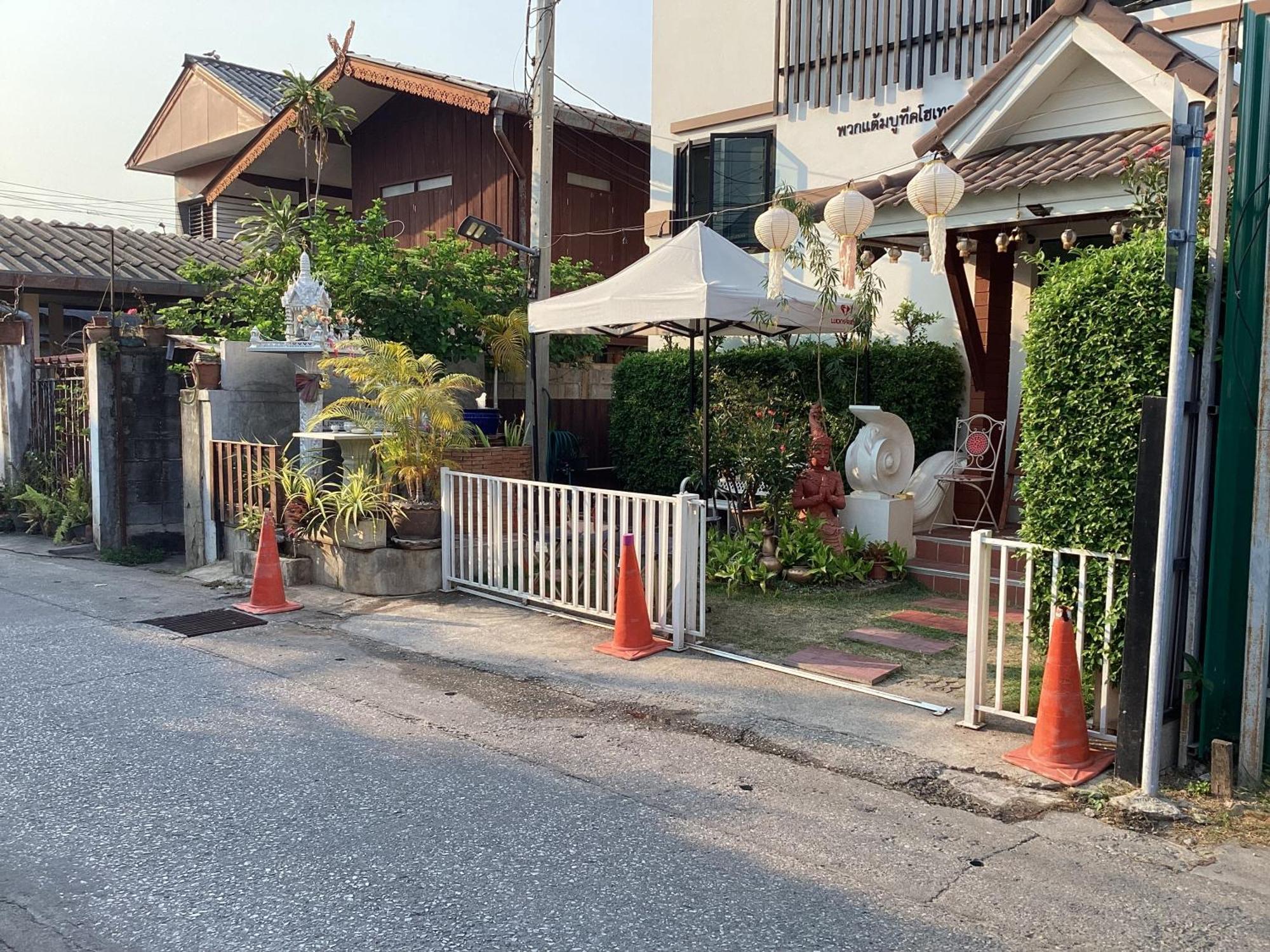 Puak Taem Boutique Hotel Чиангмай Экстерьер фото